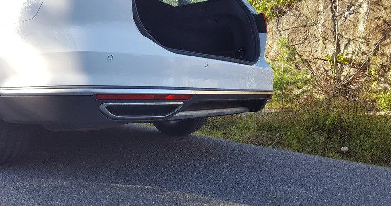 Volkswagen Passat cena 69000 przebieg: 208000, rok produkcji 2016 z Mława małe 137